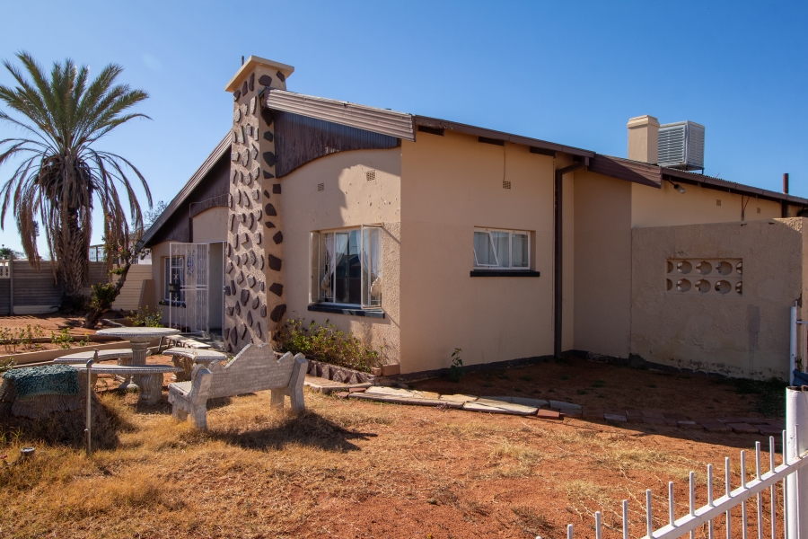 3 Bedroom Property for Sale in Lemoendraai Northern Cape